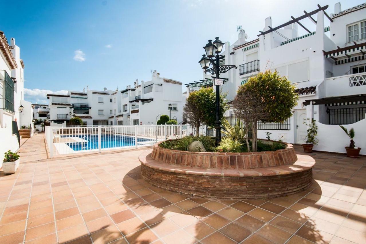 Puerto De La Duquesa Beach Apartment Кастильо-де-Сабинильяс Экстерьер фото