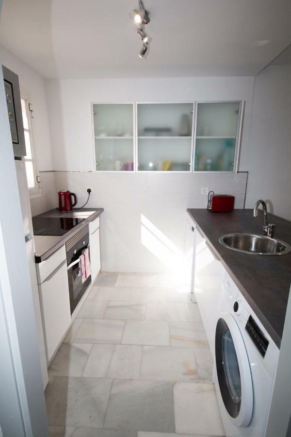 Puerto De La Duquesa Beach Apartment Кастильо-де-Сабинильяс Экстерьер фото